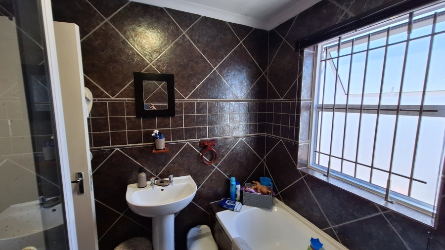 3 Bedroom Property for Sale in Velddrif Western Cape